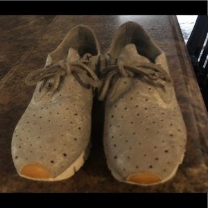 OTBT tennis shoe size 6.5